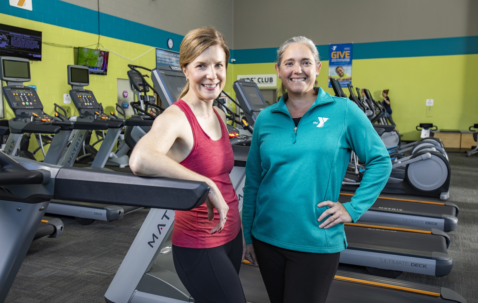 YMCA Lousiiville personal trainer talking with student YMCA Lousiiville personal trainer talking with student