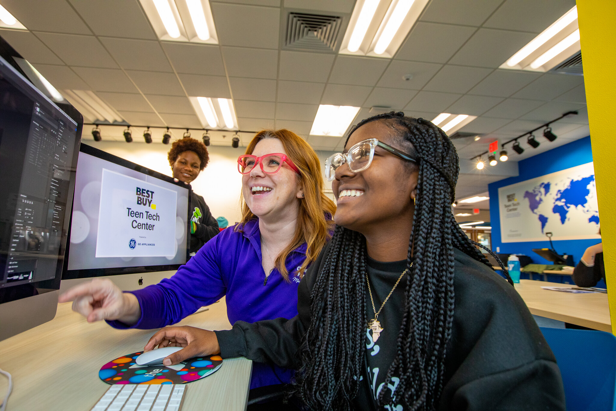 Women looking at a computer smiling Women looking at a computer smiling